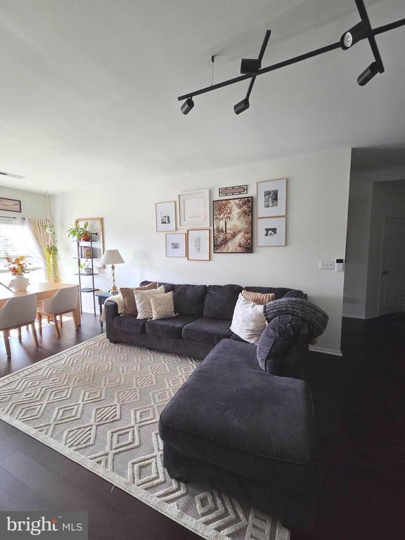 14322 Climbing Rose Way in Centreville, VA - Building Photo - Building Photo