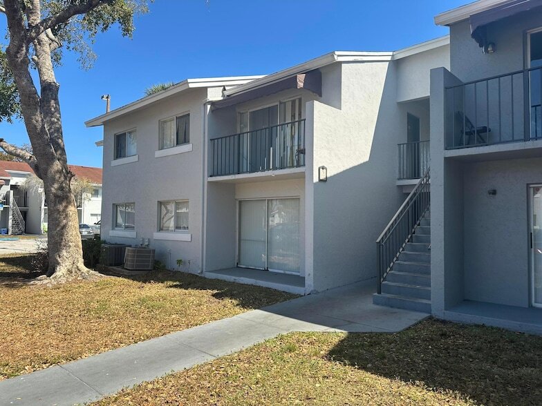 1162 Lake Terry Dr, Unit A in West Palm Beach, FL - Building Photo