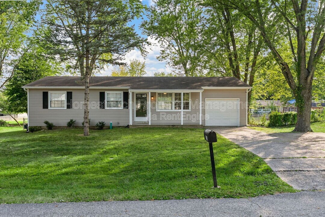 235 Midland Dr in Wright City, MO - Building Photo