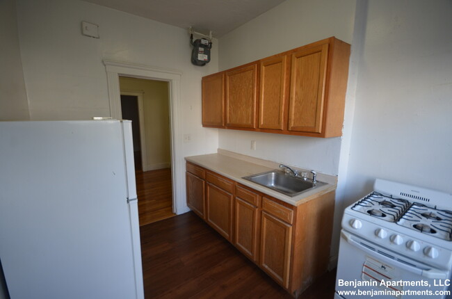 1691 Commonwealth Ave, Unit 16 in Boston, MA - Building Photo - Building Photo
