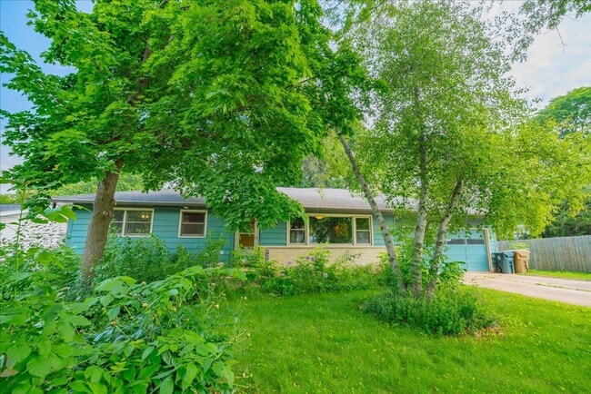 5310 Regent St in Madison, WI - Building Photo - Building Photo