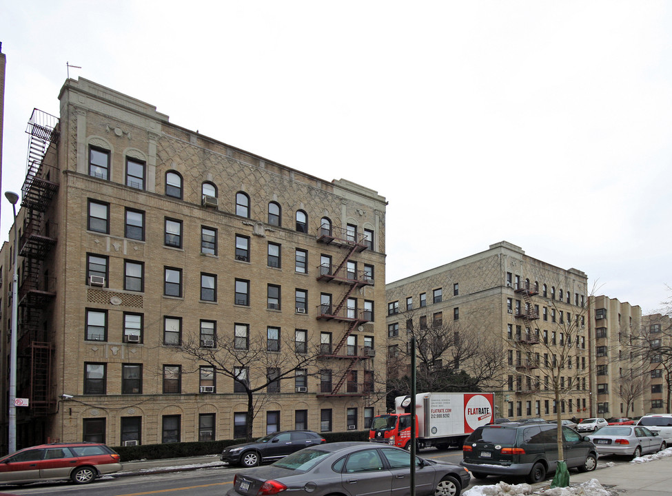 660 Fort Washington Avenue in New York, NY - Building Photo