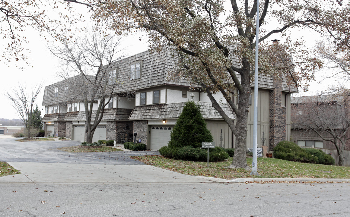 Cedarbrooke Townhomes in Kansas City, MO - Building Photo