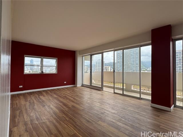 2085 Ala Wai Blvd in Honolulu, HI - Building Photo - Building Photo