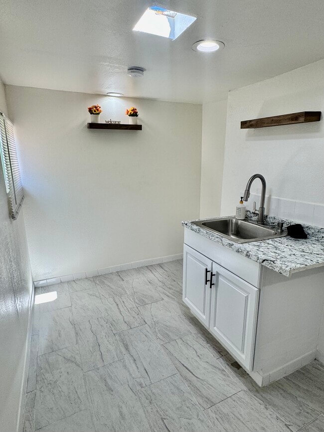 2624 Live Oak St in Huntington Park, CA - Foto de edificio - Building Photo