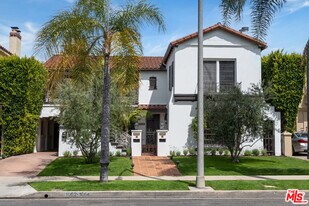 1064 S Alfred St in Los Angeles, CA - Building Photo