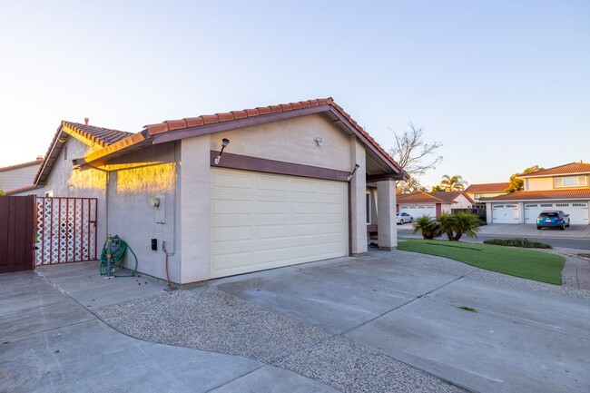 33000 McKeown St in Union City, CA - Foto de edificio - Building Photo