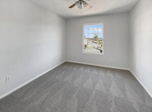 1504 San Bernardino Ave in Spring Valley, CA - Foto de edificio - Building Photo