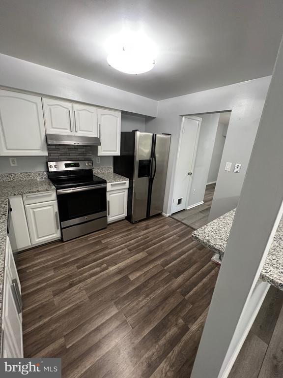property at 2864 Madeira Ct