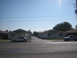 600 N Blackstone St in Tulare, CA - Building Photo - Building Photo