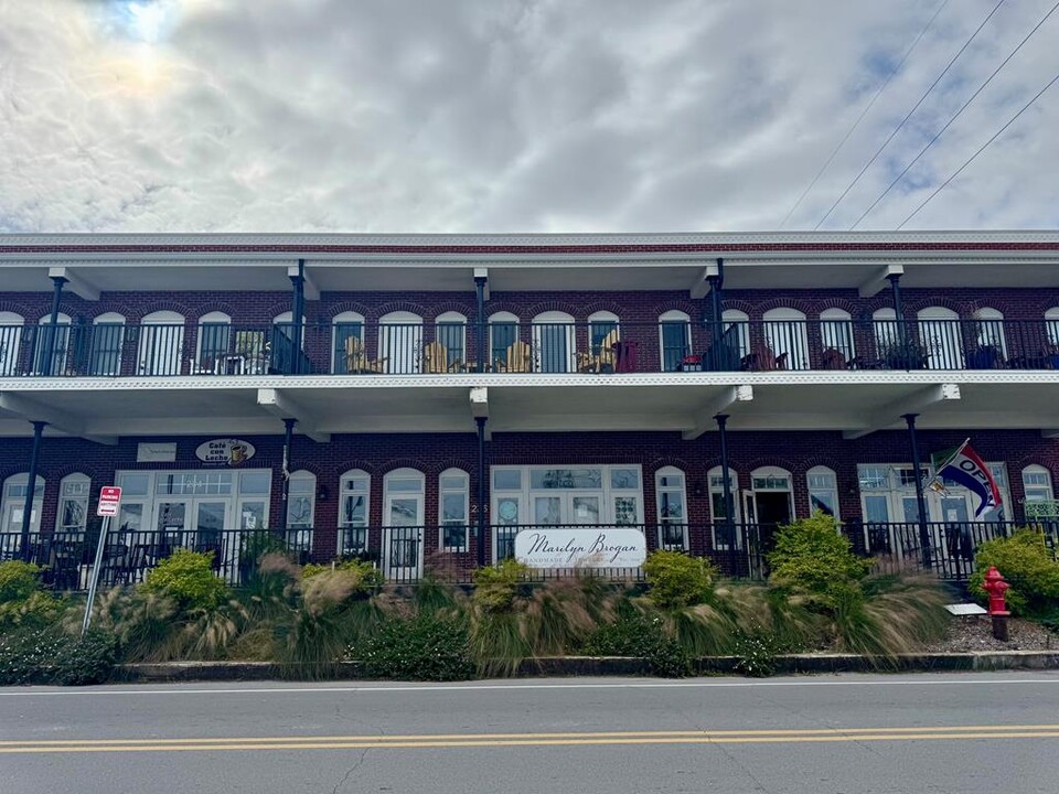 236 Water St in Apalachicola, FL - Building Photo