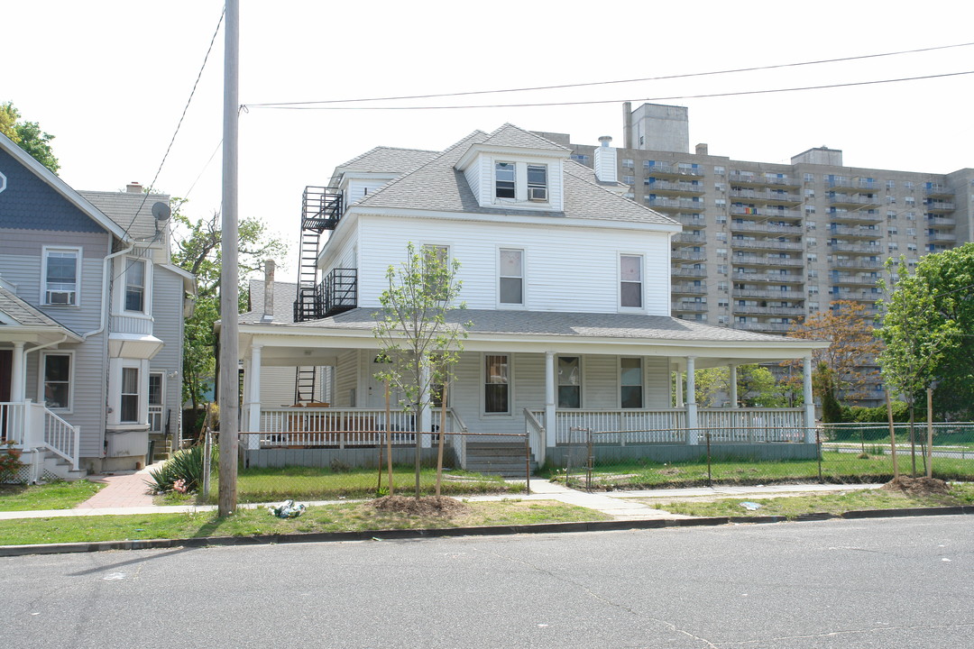 510 Asbury Ave in Asbury Park, NJ - Building Photo