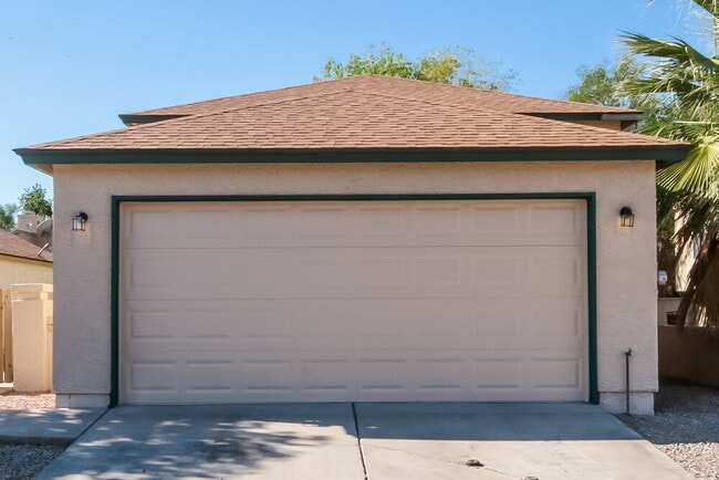 property at 921 S Val Vista Dr