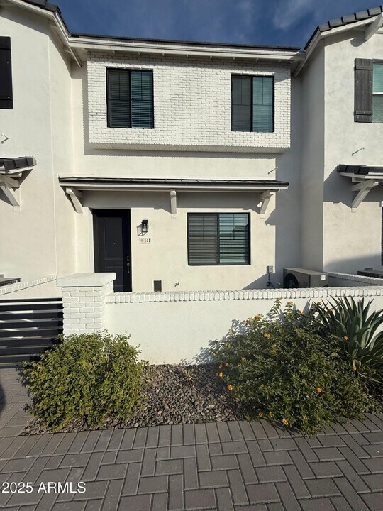 3230 E Thomas Rd in Mesa, AZ - Building Photo