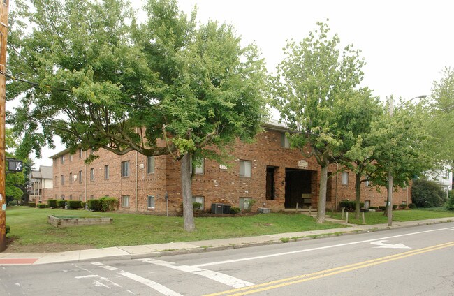 220 E Lane in Columbus, OH - Foto de edificio - Building Photo
