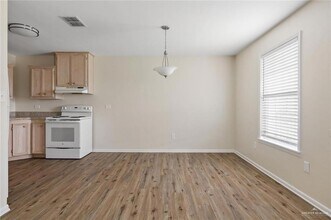 1105 W Stubbs St, Unit 3 in Edinburg, TX - Building Photo - Building Photo