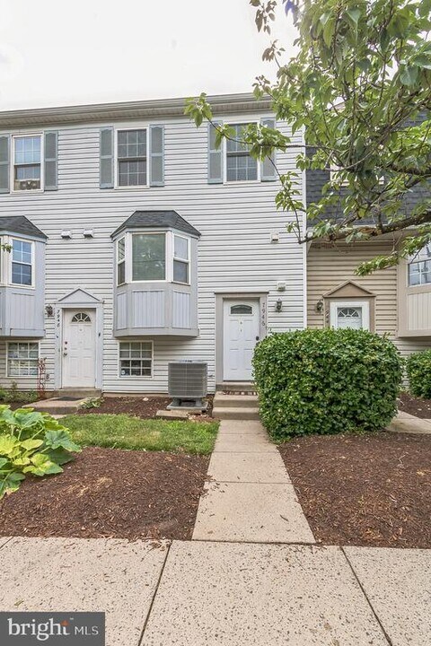 7946 Brighton Way in Manassas, VA - Building Photo