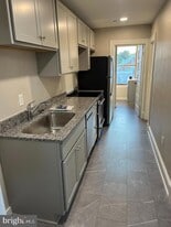 211 N George St., Unit 200 in Charles Town, WV - Building Photo