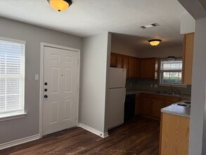 1802 Sara Dr in College Station, TX - Foto de edificio - Building Photo