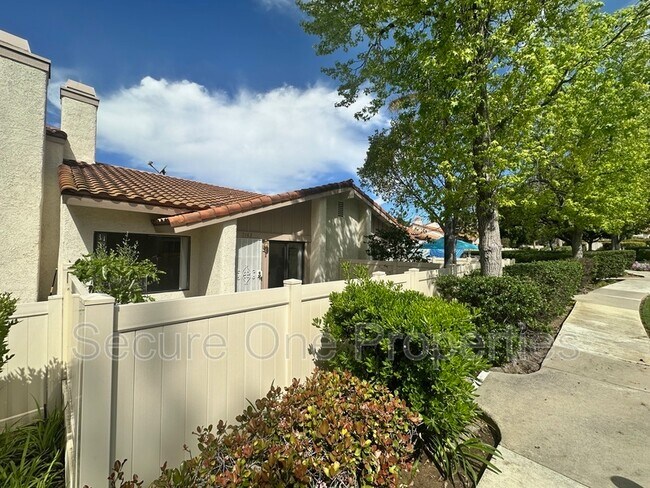 2162 Deerfield St in Thousand Oaks, CA - Building Photo - Building Photo