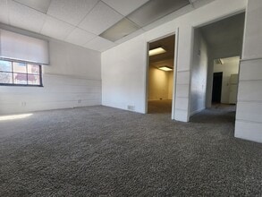 209 West Ave S, Unit Top in Lyons, KS - Building Photo - Building Photo