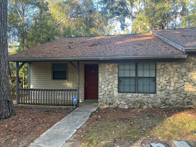 4240 Brewster Rd in Tallahassee, FL - Building Photo - Building Photo