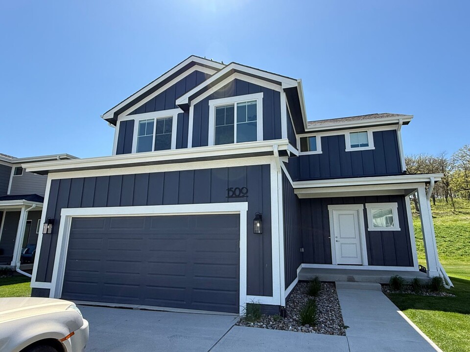 1509 S King's Grv Ave in West Des Moines, IA - Building Photo