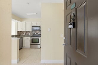 13839 Fairway Island Dr, Unit 1111 in Orlando, FL - Building Photo - Building Photo