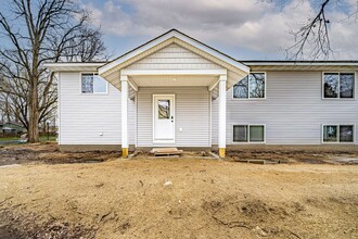 117 S Pearl St in River Falls, WI - Building Photo - Building Photo