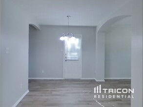 10607 Shaencrest in San Antonio, TX - Building Photo - Building Photo