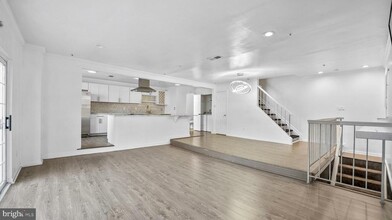 4843 River Valley Way in Bowie, MD - Foto de edificio - Building Photo