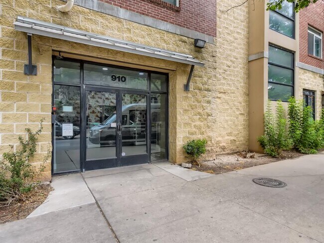910 W 25th St in Austin, TX - Building Photo - Building Photo