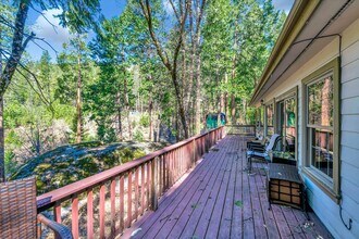 1312 Squaw Rock Trail in Kyburz, CA - Foto de edificio - Building Photo