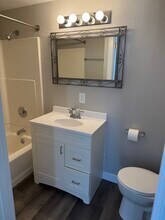 1140 High Ave, Unit Upper in Oshkosh, WI - Foto de edificio - Building Photo