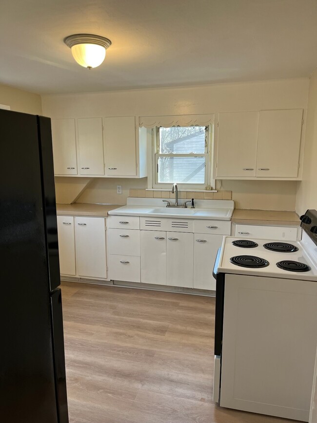 29 Rockrimmon Rd in Worcester, MA - Foto de edificio - Building Photo