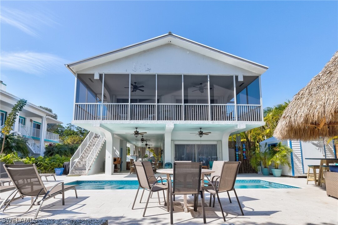 121 Galleon Rd in Islamorada, FL - Foto de edificio