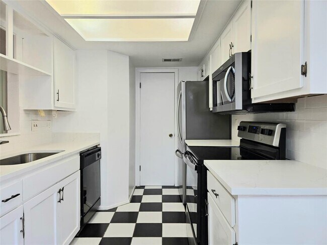 property at 2906 West Ave