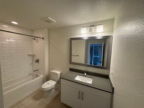 343 NE 33rd St, Unit S2 in Miami, FL - Building Photo - Building Photo