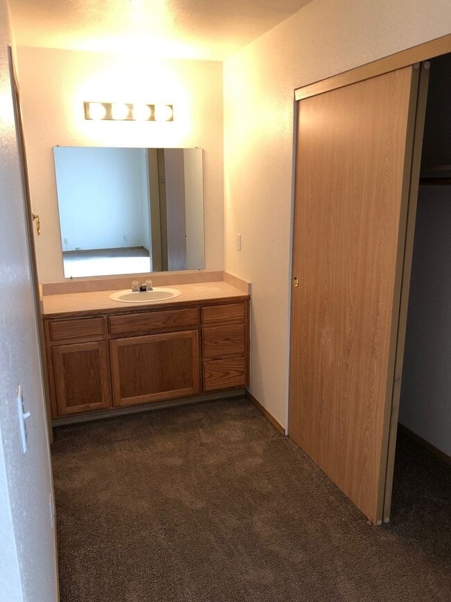 5445 Glenridge Wy in Klamath Falls, OR - Building Photo - Building Photo