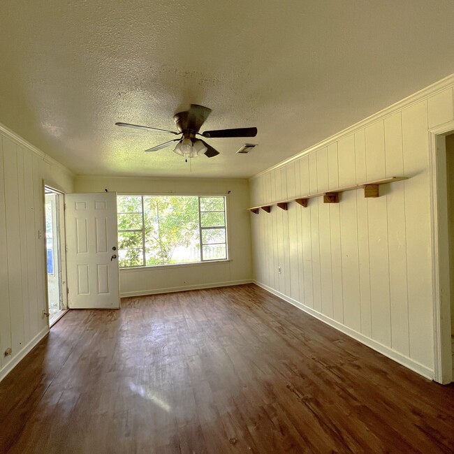1128 Westwood Dr in Leesville, LA - Building Photo - Building Photo