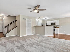 863 Harbor Woods Dr in Fairview Heights, IL - Foto de edificio - Building Photo