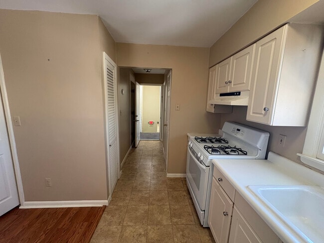 89 Center Ave, Unit 3B in Atlantic Highlands, NJ - Foto de edificio - Building Photo