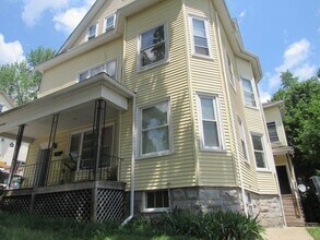 98 Brookline St in Worcester, MA - Foto de edificio - Building Photo