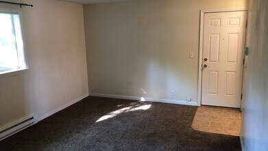 225 NW Tingley St, Unit 215 C in Pullman, WA - Building Photo - Building Photo