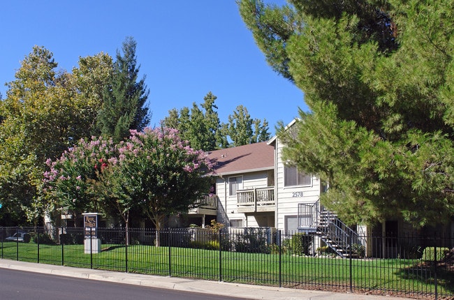 RIVER TERRACE in Sacramento, CA - Building Photo - Building Photo