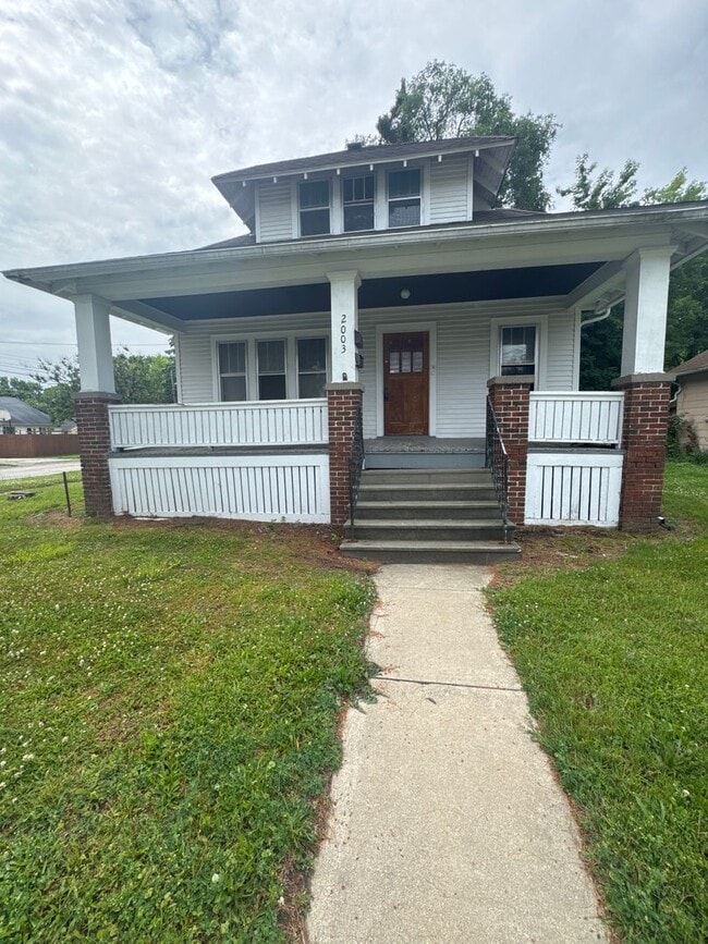 property at 2003 W Genesee Ave