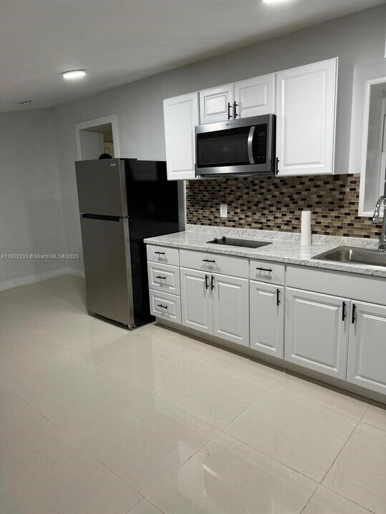 620 SW 69th Terrace in Pembroke Pines, FL - Building Photo