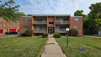 5910 Belmont Ave in Cincinnati, OH - Building Photo