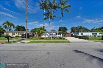 5521 SW 39th St in Davie, FL - Building Photo - Building Photo