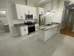 62 12th St in Lowell, MA - Building Photo - Building Photo
